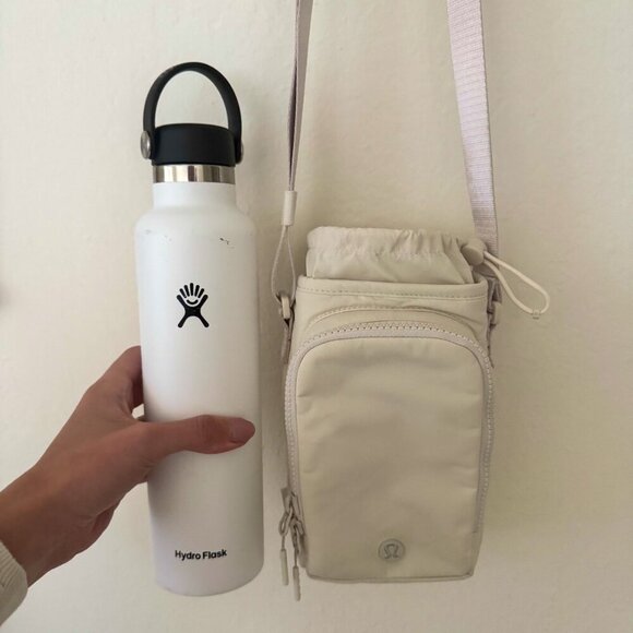 Water Bottle Crossbody with Front Pocket 2L - Lululemon - Picture 6 of 6